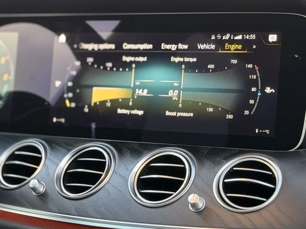 Mercedes E-Class AMG Hybrid Business Class & Chauffeur Hire - The Greek Taxi10