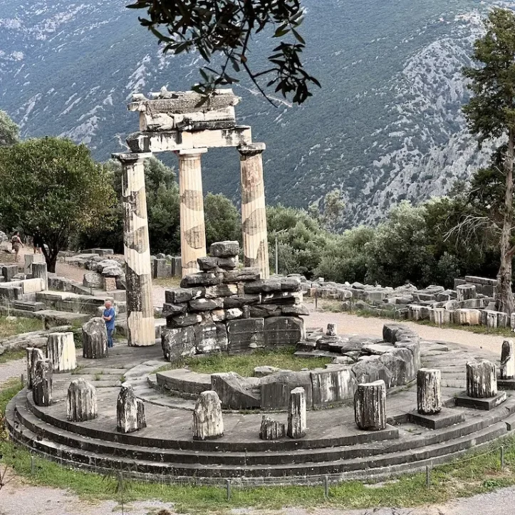 delfi temple of athens pronaia
